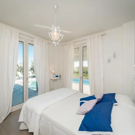 Casa Di Eolo 8&2, Emma