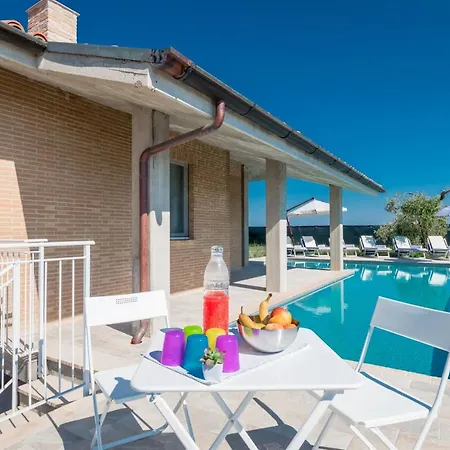 Villa Casa Di Eolo 8&2, Emma