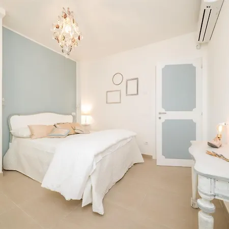 Casa Di Eolo 8&2, Emma