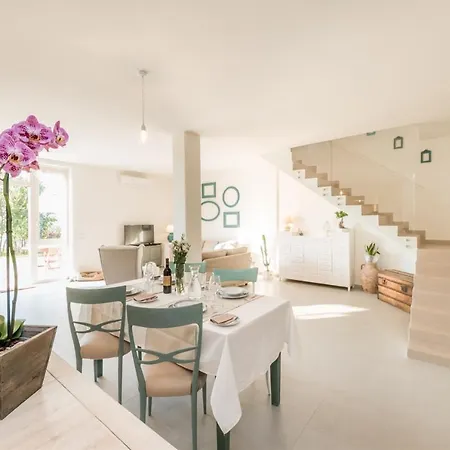 Villa Casa Di Eolo 8&2, Emma Montelupone