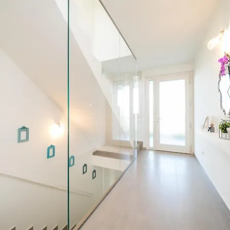 Villa Casa Di Eolo 8&2, Emma Montelupone