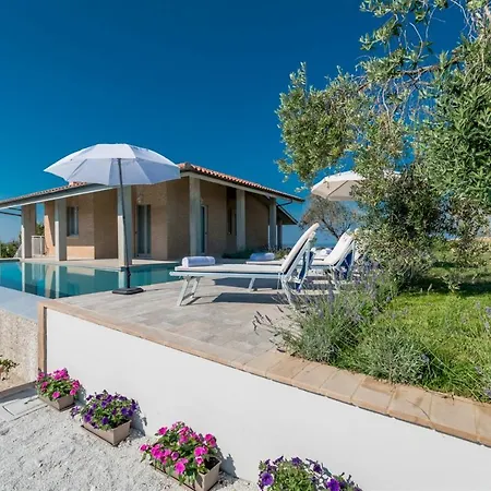 Villa Casa Di Eolo 8&2, Emma